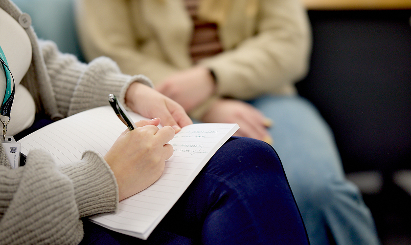 woman-making-notes