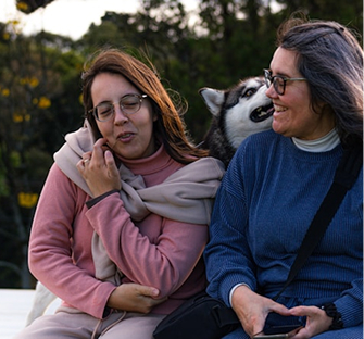 woman-talking-to-woman-with-husky